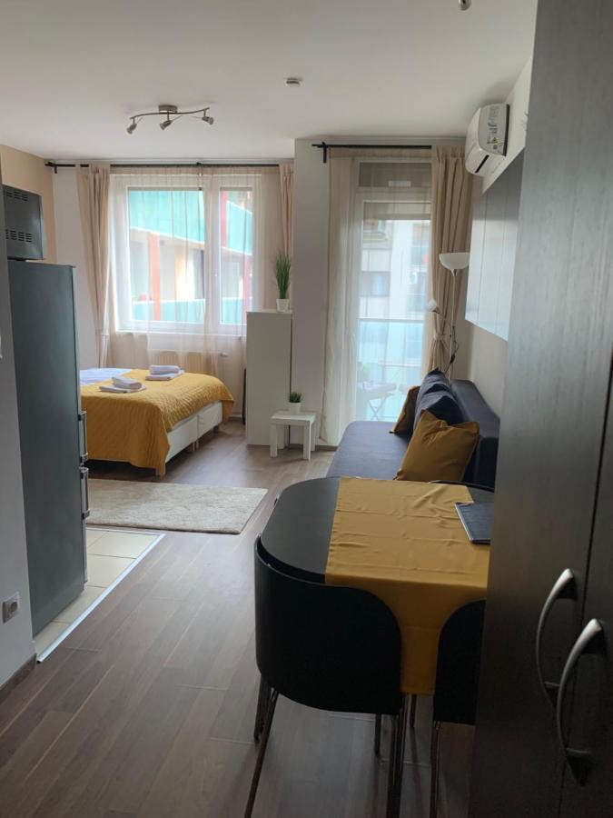 Corvin Sun Downtown Apartment Budapeste Exterior foto